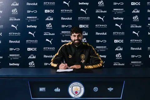 حتى 2031.. جفارديول يمدد تعاقده مع مانشستر سيتي رسميًا